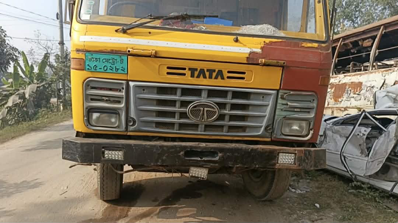 টাঙ্গাইলের মির্জাপুরে ড্রাম ট্রাকের ধাক্কায় অজ্ঞাত নারীর মৃত্যু