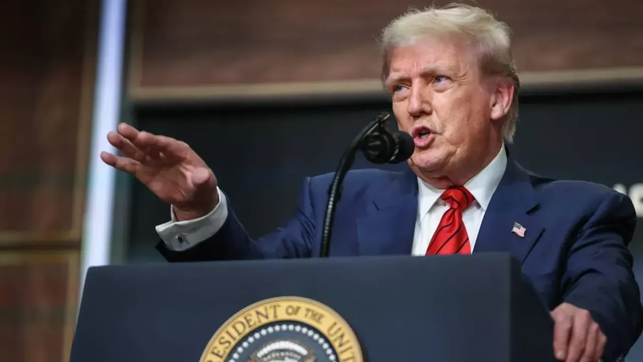 নিজেকে ভেনেজুয়েলার ভারপ্রাপ্ত প্রেসিডেন্ট ঘোষণা করলেন ট্রাম্প